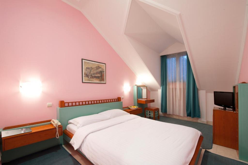 Hotel Eminent Podgorica Room photo
